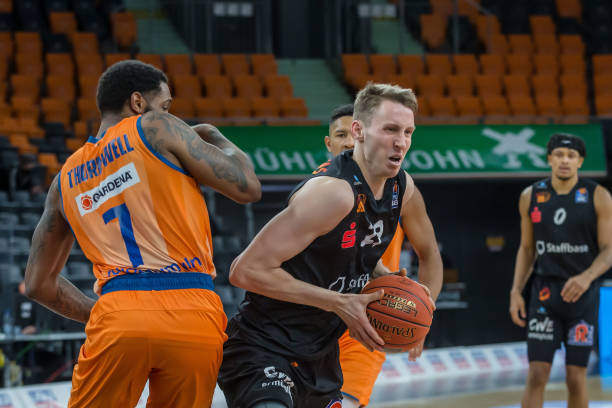 他的名字必 他的名字必